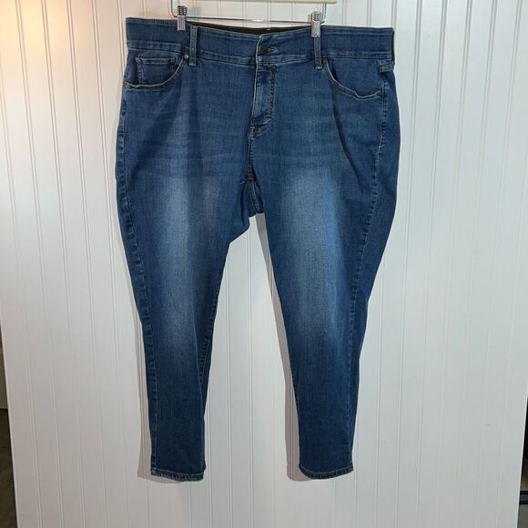 A.N.A. Mid Rise Skinny Stretch Women’s 24W Blue Denim Jeans Minor Distressing - Picture 1 of 7